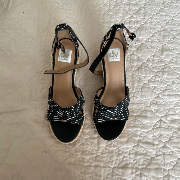 Cute boutique wedge sandals. NWT - Picture 2 of 3